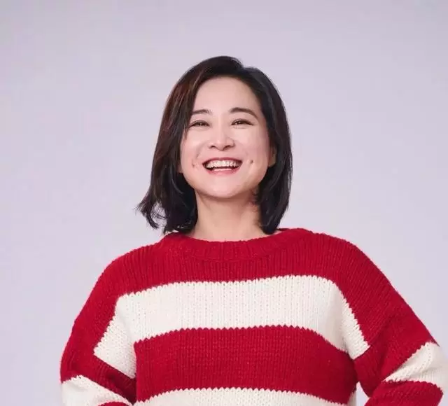 贾玲新片《转念花开》青岛杀青,反传销题材定档暑期档 | 相关图片 贾玲新片《转念花开》青岛杀青,反传销题材定档暑期档 | 相关图片
