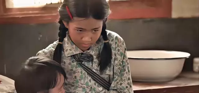 《主角》易青娥父母进城探亲，姐妹命运分岔引观众共情 | 细节速览